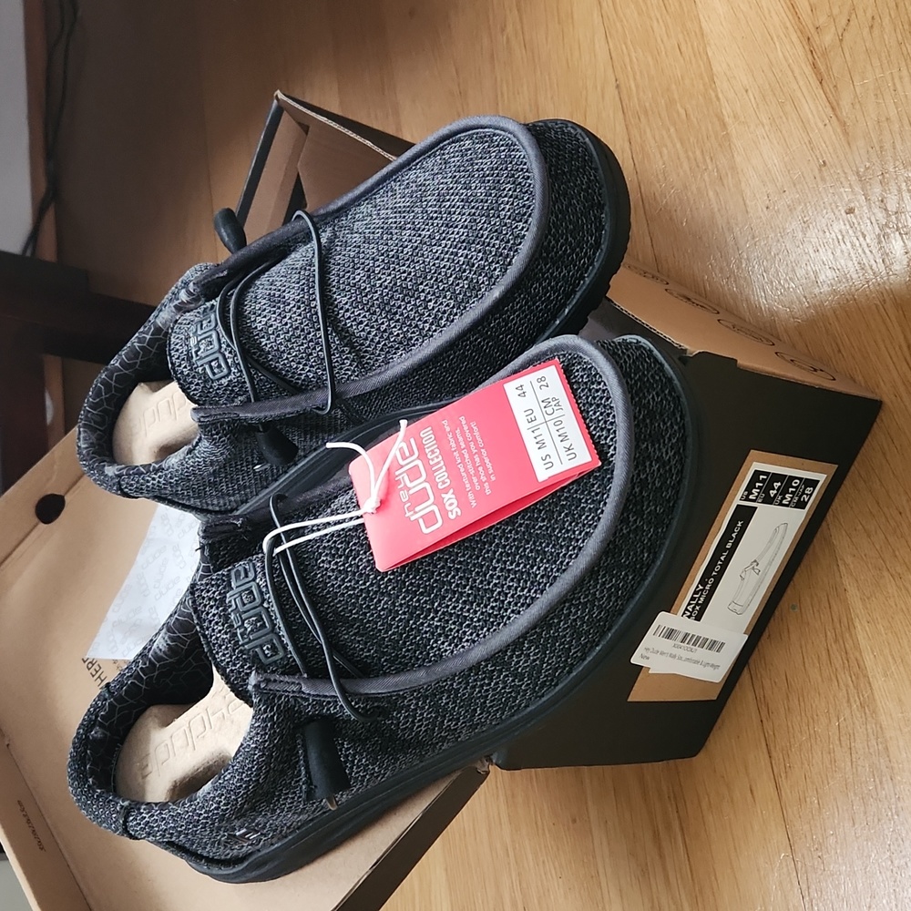 Mens size 11 Hey Dudes